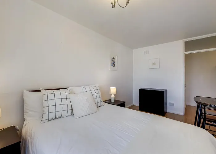Regent\'S Park Apartment